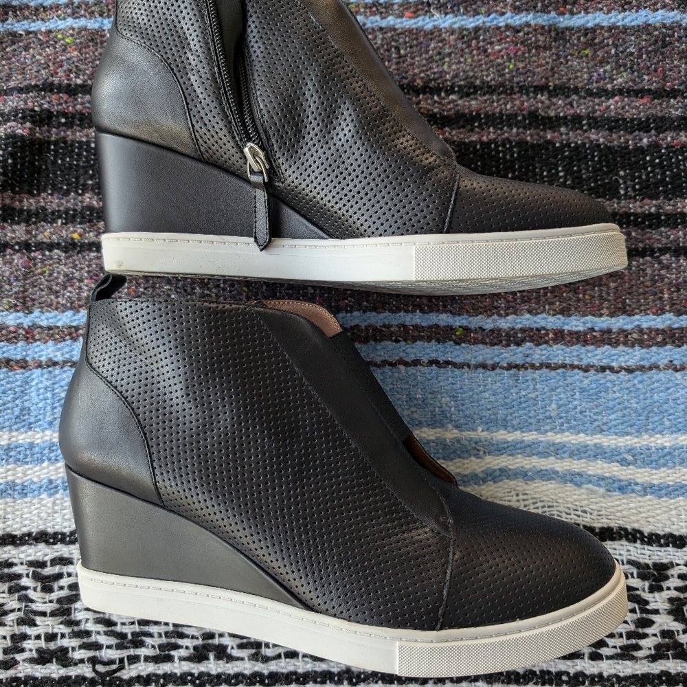 L.Paolo NWOT 10.5 Wedge Sneaker